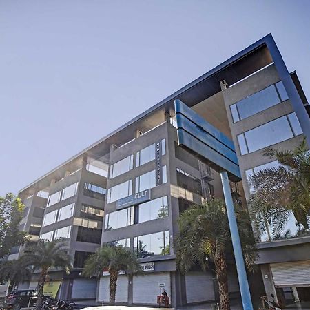 Collection O Infini Palace Surat Exterior foto