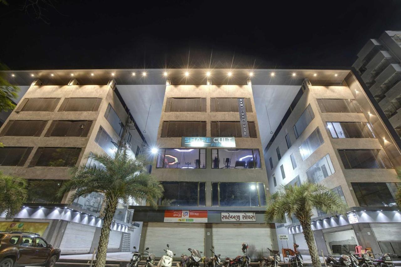 Collection O Infini Palace Surat Exterior foto